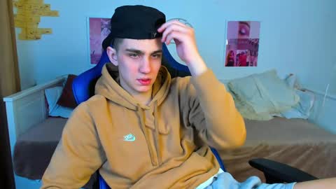 Snapshot of frank_mooree chatting on 02.09.25 Frank online show from 02.09.25