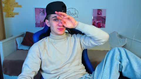 Snapshot of frank_mooree chatting on 02.10.25 Frank online show from 02.10.25