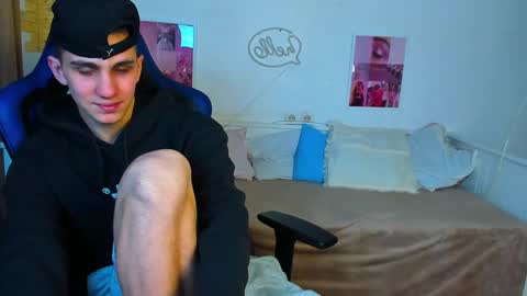 Snapshot of frank_mooree chatting on 02.10.25 Frank online show from 02.10.25