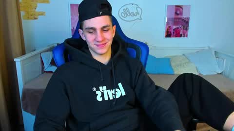 Snapshot of frank_mooree chatting on 02.11.25 Frank online show from 02.11.25