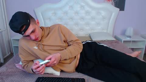 Snapshot of frank_mooree chatting on 02.12.25 Frank online show from 02.12.25