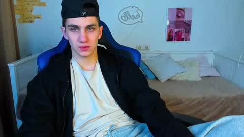 Snapshot of frank_mooree chatting on 02.15.25 Frank online show from 02.15.25