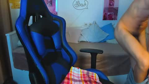 Snapshot of frank_mooree chatting on 02.17.25 Frank online show from 02.17.25