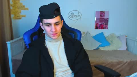 Snapshot of frank_mooree chatting on 02.18.25 Frank online show from 02.18.25