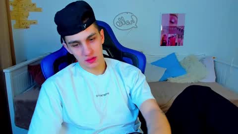 Snapshot of frank_mooree chatting on 02.20.25 Frank online show from 02.20.25