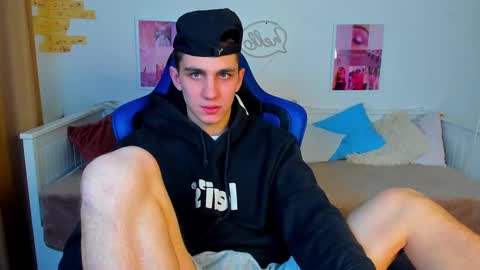 Snapshot of frank_mooree chatting on 02.21.25 Frank online show from 02.21.25