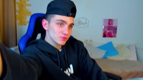 Snapshot of frank_mooree chatting on 02.21.25 Frank online show from 02.21.25