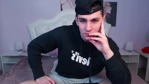 Snapshot of frank_mooree chatting on 02.22.25 Frank online show from 02.22.25