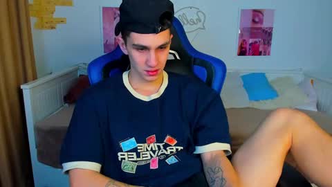 Snapshot of frank_mooree chatting on 02.25.25 Frank online show from 02.25.25