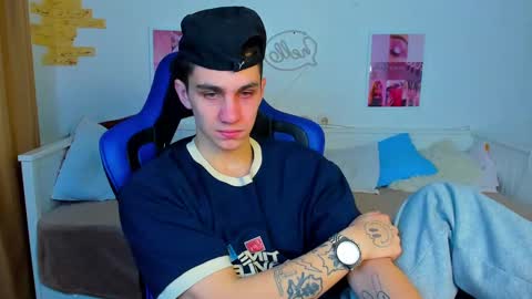 Snapshot of frank_mooree chatting on 02.27.25 Frank online show from 02.27.25