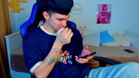 Snapshot of frank_mooree chatting on 02.28.25 Frank online show from 02.28.25