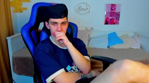 Snapshot of frank_mooree chatting on 02.28.25 Frank online show from 02.28.25