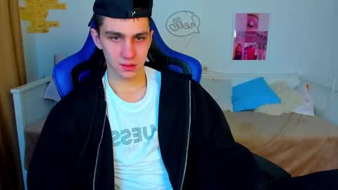 Snapshot of frank_mooree chatting on 03.07.25 Frank online show from 03.07.25