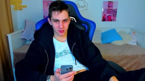 Snapshot of frank_mooree chatting on 03.07.25 Frank online show from 03.07.25