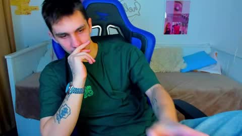 Snapshot of frank_mooree chatting on 03.08.25 Frank online show from 03.08.25