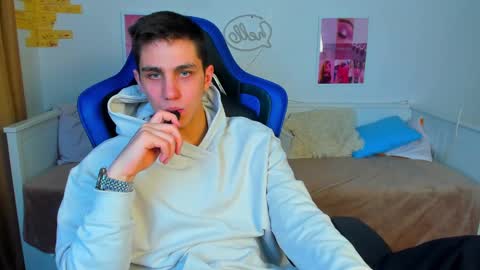 Snapshot of frank_mooree chatting on 03.09.25 Frank online show from 03.09.25