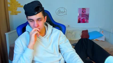 Snapshot of frank_mooree chatting on 03.11.25 Frank online show from 03.11.25