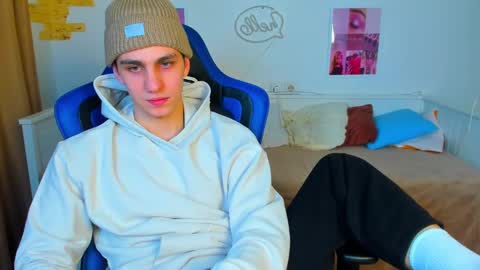 Snapshot of frank_mooree chatting on 03.11.25 Frank online show from 03.11.25