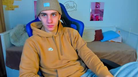 Snapshot of frank_mooree chatting on 03.12.25 Frank online show from 03.12.25