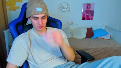 Snapshot of frank_mooree chatting on 03.12.25 Frank online show from 03.12.25