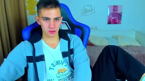 Snapshot of frank_mooree chatting on 09.15.25 Frank online show from 09.15.25