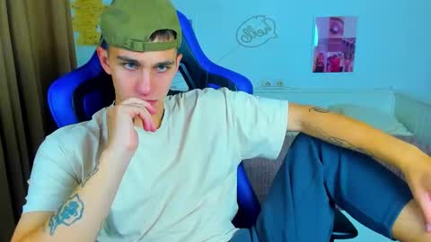 Snapshot of frank_mooree chatting on 09.18.25 Frank online show from 09.18.25