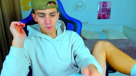 Snapshot of frank_mooree chatting on 09.21.25 Frank online show from 09.21.25