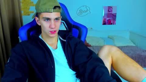 Snapshot of frank_mooree chatting on 09.25.25 Frank online show from 09.25.25