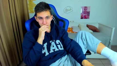 Snapshot of frank_mooree chatting on 10.06.25 Frank online show from 10.06.25