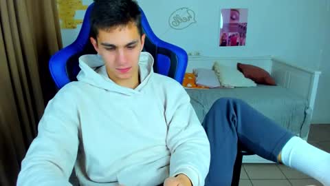 Snapshot of frank_mooree chatting on 10.07.25 Frank online show from 10.07.25