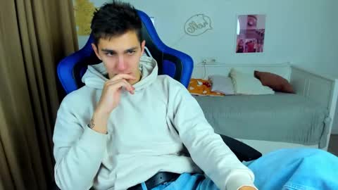 Snapshot of frank_mooree chatting on 10.18.25 Frank online show from 10.18.25