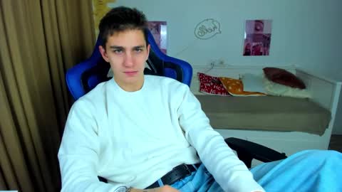 Snapshot of frank_mooree chatting on 11.25.25 Frank online show from 11.25.25