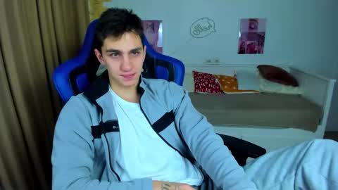 Snapshot of frank_mooree chatting on 11.27.25 Frank online show from 11.27.25