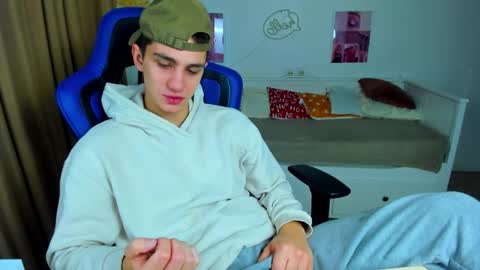 Snapshot of frank_mooree chatting on 11.29.25 Frank online show from 11.29.25