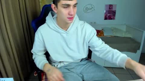 Snapshot of frank_mooree chatting on 12.04.25 Frank online show from 12.04.25