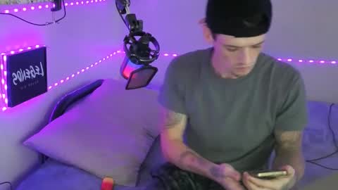 Snapshot of frankoafterdark chatting on 09.08.25 Franco online show from 09.08.25