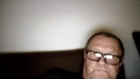 Snapshot of frauenfeind1 chatting on 10.26.25 Wolfi online show from 10.26.25