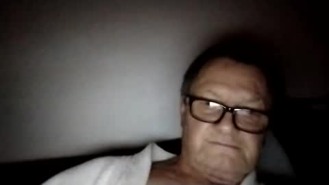 Snapshot of frauenfeind1 chatting on 12.16.25 Wolfi online show from 12.16.25