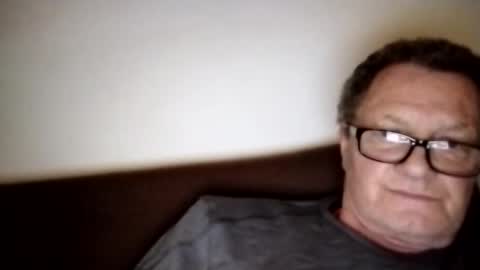 Snapshot of frauenfeind1 chatting on 12.21.25 Wolfi online show from 12.21.25