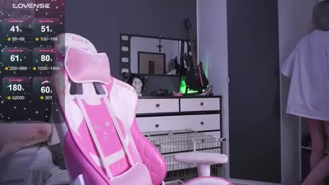 Snapshot of fraulein_mooon chatting on 01.10.26 Asya UwU online show from 01.10.26