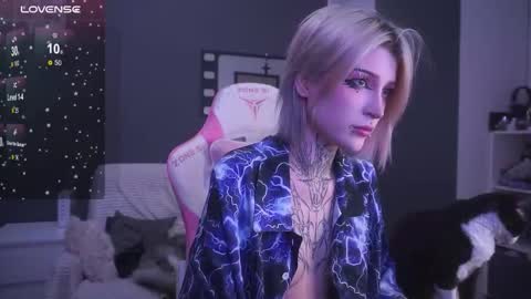 Snapshot of fraulein_mooon chatting on 02.06.26 Asya UwU online show from 02.06.26