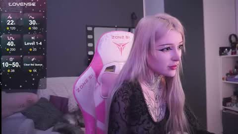 Snapshot of fraulein_mooon chatting on 02.25.26 Asya UwU online show from 02.25.26