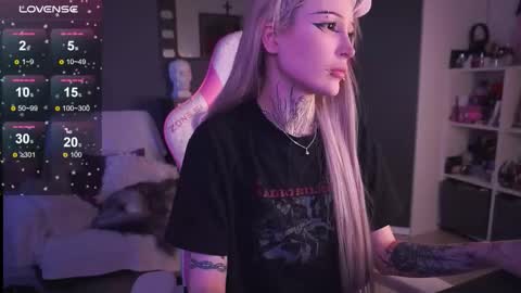 Snapshot of fraulein_mooon chatting on 03.20.26 Asya UwU online show from 03.20.26