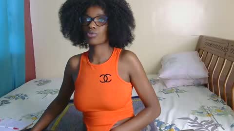 Snapshot of freakky_nessa chatting on 12.14.24 Nessa-Independent model online show from 12.14.24