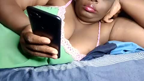 Snapshot of freaky08 chatting on 10.17.25 freaky08 online show from 10.17.25