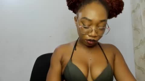 Snapshot of freaky_ebonygirl chatting on 09.17.25 Freaky ebonygirl online show from 09.17.25