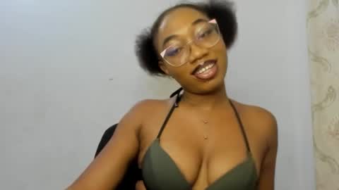 Snapshot of freaky_ebonygirl chatting on 09.22.25 Freaky ebonygirl online show from 09.22.25