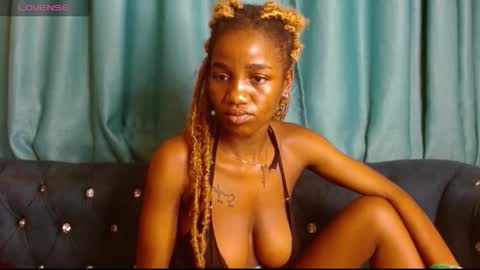 Snapshot of freaky_shamzzy chatting on 10.16.25 shamika online show from 10.16.25