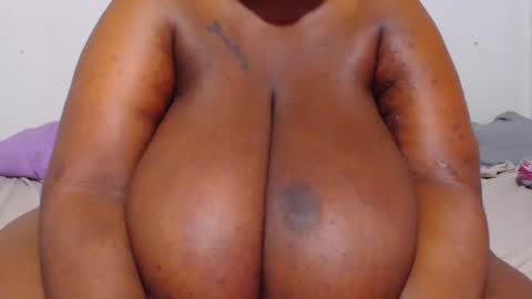 Snapshot of freakyboobsxx chatting on 01.04.25 Kimmy online show from 01.04.25