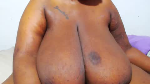 Snapshot of freakyboobsxx chatting on 01.07.25 Kimmy online show from 01.07.25